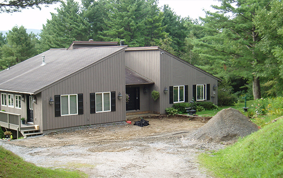 Picture of house before landscaping